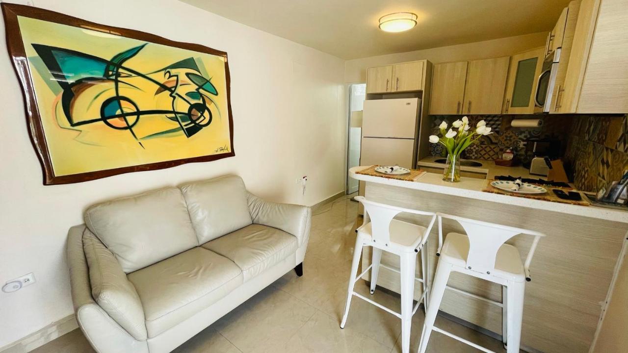 폰세 Compact Haven With Private Entrance And Free Parking And Laundry 아파트 외부 사진