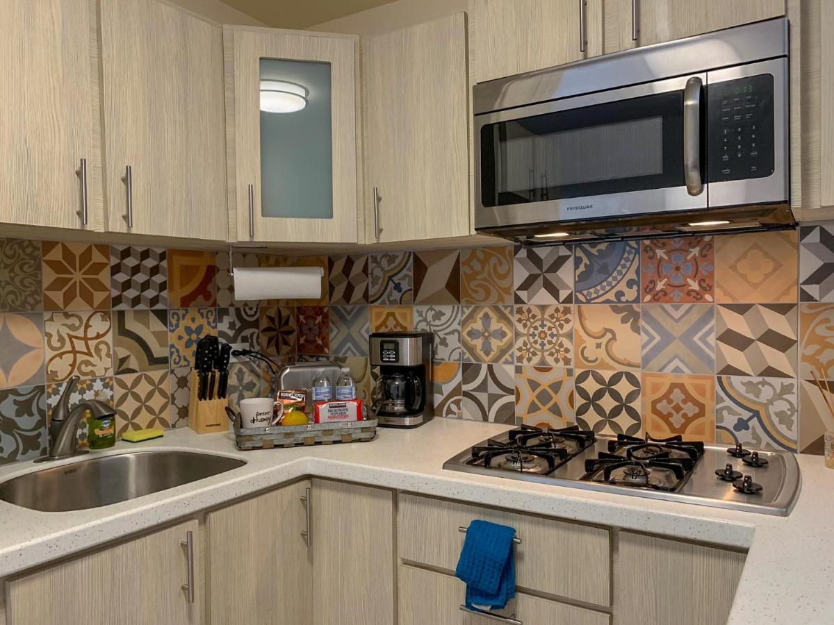 폰세 Compact Haven With Private Entrance And Free Parking And Laundry 아파트 외부 사진